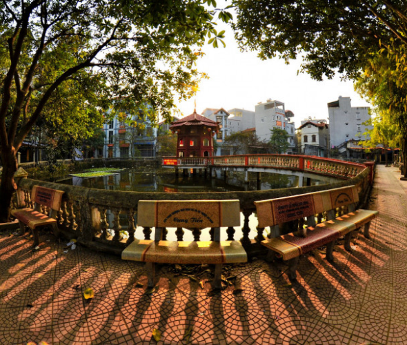 Khung cảnh hồ và đình ở Tây Mỗ